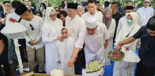 Tokoh Perempuan Sultra Sri Yastin Asrun Tutup Usia, Dimakamkan di Konawe Tokoh Perempuan Sultra Sri Yastin Asrun Tutup Usia, Dimakamkan di Konawe
