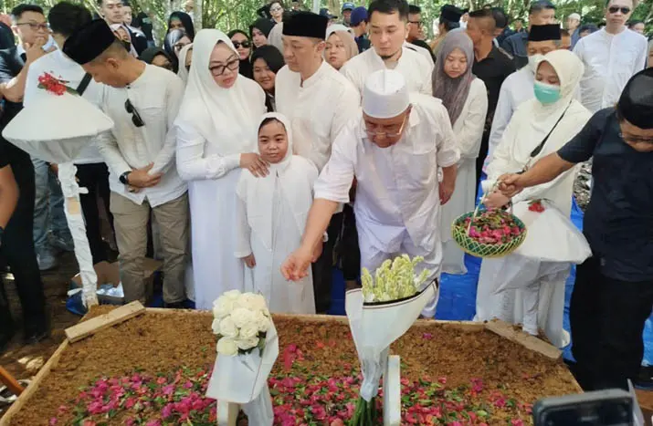 sri_yastin Tokoh Perempuan Sultra Sri Yastin Asrun Tutup Usia, Dimakamkan di Konawe
