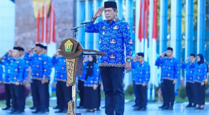 Pimpin HKN, Wagub Sultra Hugua Ingatkan ASN Perkuat Kesadaran dan Integritas dalam Pelayan Pimpin HKN, Wagub Sultra Hugua Ingatkan ASN Perkuat Kesadaran dan Integritas dalam Pelayan