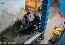 Aksi Curanmor Terekam CCTV di Kendari, Yamaha Mio M3 Milik Seorang Wanita Raib Aksi Curanmor Terekam CCTV di Kendari, Yamaha Mio M3 Milik Seorang Wanita Raib