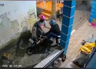 Aksi Curanmor Terekam CCTV di Kendari, Yamaha Mio M3 Milik Seorang Wanita Raib Aksi Curanmor Terekam CCTV di Kendari, Yamaha Mio M3 Milik Seorang Wanita Raib