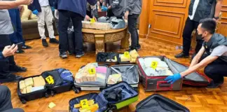 Polisi Temukan Brankas Berisi Emas 74 Kg dan Uang Senilai Rp476 Miliar di Rumah Mewah Sentul Polisi Temukan Brankas Berisi Emas 74 Kg dan Uang Senilai Rp476 Miliar di Rumah Mewah Sentul