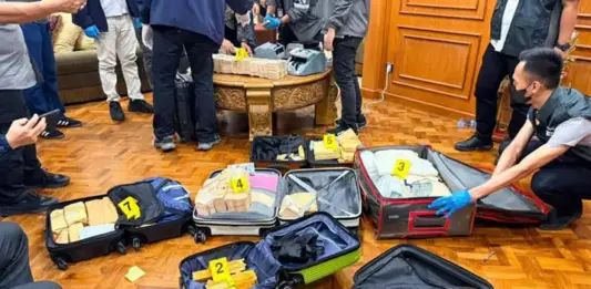 Polisi Temukan Brankas Berisi Emas 74 Kg dan Uang Senilai Rp476 Miliar di Rumah Mewah Sentul Polisi Temukan Brankas Berisi Emas 74 Kg dan Uang Senilai Rp476 Miliar di Rumah Mewah Sentul