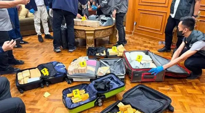Polisi Temukan Brankas Berisi Emas 74 Kg dan Uang Senilai Rp476 Miliar di Rumah Mewah Sentul Polisi Temukan Brankas Berisi Emas 74 Kg dan Uang Senilai Rp476 Miliar di Rumah Mewah Sentul