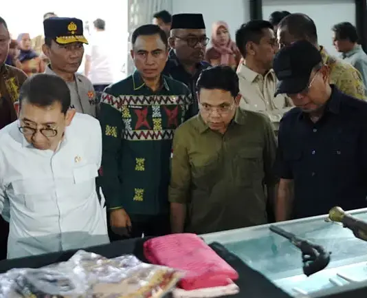 Fadli Zon: Sultra Kini Diakui Miliki Lukisan Purba Tertua di Dunia Fadli Zon: Sultra Kini Diakui Miliki Lukisan Purba Tertua di Dunia