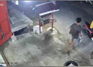 Terekam CCTV, Dua Jeriken Pertalite Milik Pedagang Eceran di Kendari Digondol Maling Terekam CCTV, Dua Jeriken Pertalite Milik Pedagang Eceran di Kendari Digondol Maling