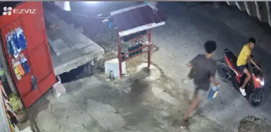Terekam CCTV, Dua Jeriken Pertalite Milik Pedagang Eceran di Kendari Digondol Maling Terekam CCTV, Dua Jeriken Pertalite Milik Pedagang Eceran di Kendari Digondol Maling