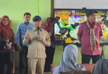 Wamendikdasmen Tinjau Sekolah di Wakatobi, Pastikan Program MBG Menjangkau Wilayah 3T Wamendikdasmen Tinjau Sekolah di Wakatobi, Pastikan Program MBG Menjangkau Wilayah 3T