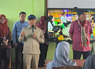 Wamendikdasmen Tinjau Sekolah di Wakatobi, Pastikan Program MBG Menjangkau Wilayah 3T Wamendikdasmen Tinjau Sekolah di Wakatobi, Pastikan Program MBG Menjangkau Wilayah 3T