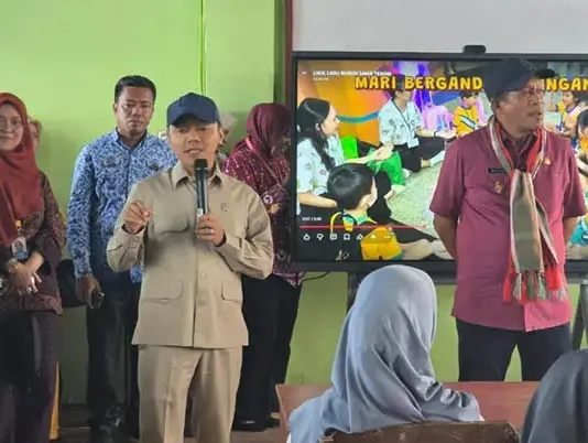 Wamendikdasmen Tinjau Sekolah di Wakatobi, Pastikan Program MBG Menjangkau Wilayah 3T Wamendikdasmen Tinjau Sekolah di Wakatobi, Pastikan Program MBG Menjangkau Wilayah 3T