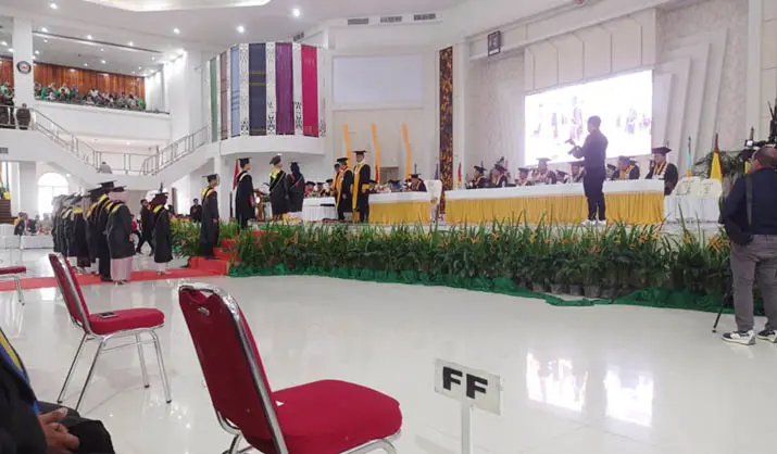 wisuda_apri2 Prof. Khairul Munadi: Dunia Kerja Berubah Cepat, Lulusan Harus Adaptif dan Berkarakter