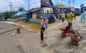 Aksi Gotong Royong Warga Desa Kondongia Muna Tuai Apresiasi Warganet Aksi Gotong Royong Warga Desa Kondongia Muna Tuai Apresiasi Warganet