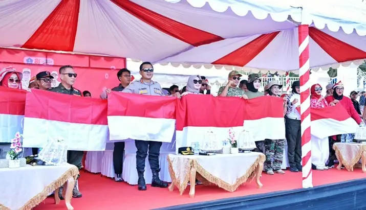 karnafal_kendari Karnaval Juang Kendari Meriah, Pemkot Bagikan Bendera Merah Putih kepada Masyarakat