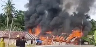 Rumah Karyawan Tambang di Konawe Selatan Ludes Terbakar, Kerugian Ditaksir Capai Rp70 Juta Rumah Karyawan Tambang di Konawe Selatan Ludes Terbakar, Kerugian Ditaksir Capai Rp70 Juta