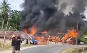Rumah Karyawan Tambang di Konawe Selatan Ludes Terbakar, Kerugian Ditaksir Capai Rp70 Juta Rumah Karyawan Tambang di Konawe Selatan Ludes Terbakar, Kerugian Ditaksir Capai Rp70 Juta