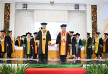 Wisuda UHO Jadi Momentum Lahirnya 732 Alumni Baru Siap Hadapi Dunia Kerja Wisuda UHO Jadi Momentum Lahirnya 732 Alumni Baru Siap Hadapi Dunia Kerja