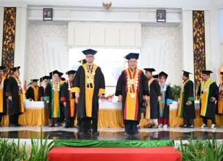 Wisuda UHO Jadi Momentum Lahirnya 732 Alumni Baru Siap Hadapi Dunia Kerja Wisuda UHO Jadi Momentum Lahirnya 732 Alumni Baru Siap Hadapi Dunia Kerja