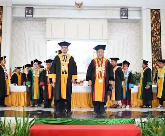 Wisuda UHO Jadi Momentum Lahirnya 732 Alumni Baru Siap Hadapi Dunia Kerja Wisuda UHO Jadi Momentum Lahirnya 732 Alumni Baru Siap Hadapi Dunia Kerja