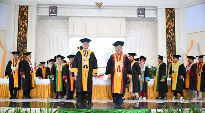 Wisuda UHO Jadi Momentum Lahirnya 732 Alumni Baru Siap Hadapi Dunia Kerja Wisuda UHO Jadi Momentum Lahirnya 732 Alumni Baru Siap Hadapi Dunia Kerja
