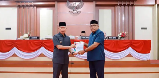 Ekonomi Sultra Tumbuh 6,23 Persen, Gubernur Sampaikan Rancangan Perubahan Anggaran 2026 Ekonomi Sultra Tumbuh 6,23 Persen, Gubernur Sampaikan Rancangan Perubahan Anggaran 2026