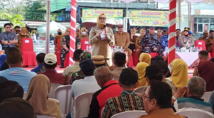 Warga Kadia dan Wua-Wua Keluhkan Banjir hingga Harga LPG 3 Kg kepada Wali Kota Kendari Warga Kadia dan Wua-Wua Keluhkan Banjir hingga Harga LPG 3 Kg kepada Wali Kota Kendari