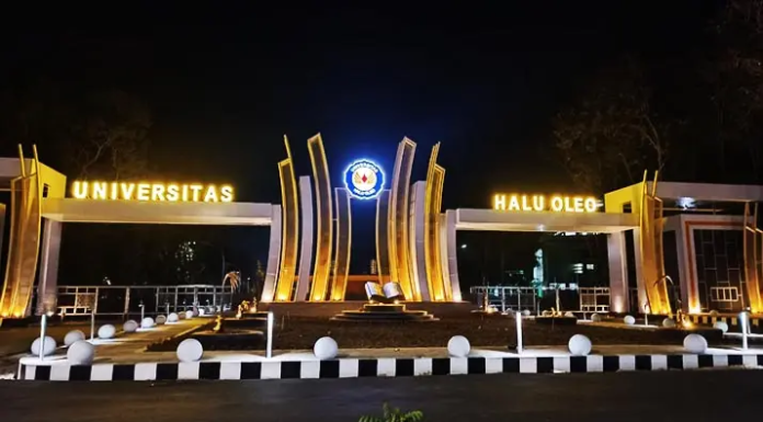 Gerbang Utama UHO Kendari Berubah, Lampu Malam Bikin Tampilan Makin Modern Gerbang Utama UHO Kendari Berubah, Lampu Malam Bikin Tampilan Makin Modern