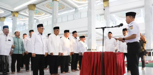 Gubernur Sultra Kukuhkan Pengurus Masjid Al-Alam 2026-2031 Gubernur Sultra Kukuhkan Pengurus Masjid Al-Alam 2026-2031