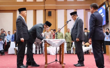 Wagub Sultra Kukuhkan Eko Hery Winarno sebagai Kepala Perwakilan BPKP Wagub Sultra Kukuhkan Eko Hery Winarno sebagai Kepala Perwakilan BPKP