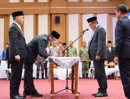 Wagub Sultra Kukuhkan Eko Hery Winarno sebagai Kepala Perwakilan BPKP Wagub Sultra Kukuhkan Eko Hery Winarno sebagai Kepala Perwakilan BPKP