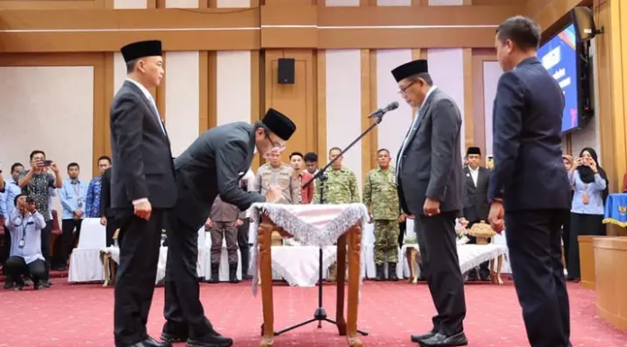 Wagub Sultra Kukuhkan Eko Hery Winarno sebagai Kepala Perwakilan BPKP Wagub Sultra Kukuhkan Eko Hery Winarno sebagai Kepala Perwakilan BPKP