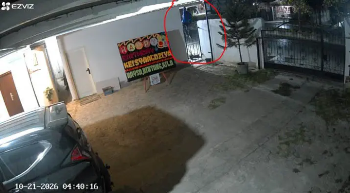 Toko DC Modis Fashion Kendari Dibobol Saat Subuh, Pintu Dirusak Toko DC Modis Fashion Kendari Dibobol Saat Subuh, Pintu Dirusak