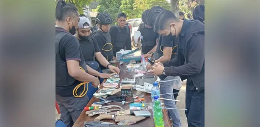 Diduga Jadi Lokasi Peredaran Narkoba, 3 Titik di Kampung Salo Kendari Digerebek Diduga Jadi Lokasi Peredaran Narkoba, 3 Titik di Kampung Salo Kendari Digerebek