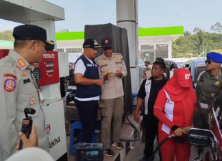 Sidak SPBU Puuwatu, Wawali Kendari Temukan Pengguna Barcode Kendaraan Lain Sidak SPBU Puuwatu, Wawali Kendari Temukan Pengguna Barcode Kendaraan Lain