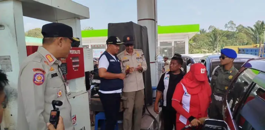 Sidak SPBU Puuwatu, Wawali Kendari Temukan Pengguna Barcode Kendaraan Lain Sidak SPBU Puuwatu, Wawali Kendari Temukan Pengguna Barcode Kendaraan Lain