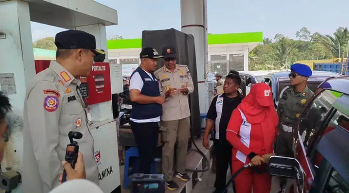 Sidak SPBU Puuwatu, Wawali Kendari Temukan Pengguna Barcode Kendaraan Lain Sidak SPBU Puuwatu, Wawali Kendari Temukan Pengguna Barcode Kendaraan Lain