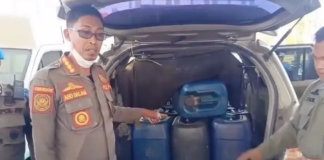 Satpol PP Kendari Temukan Jerigen BBM dalam Mobil di SPBU Depan Rabam Satpol PP Kendari Temukan Jerigen BBM dalam Mobil di SPBU Depan Rabam