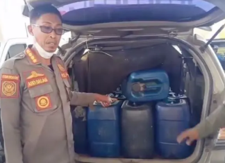 Satpol PP Kendari Temukan Jerigen BBM dalam Mobil di SPBU Depan Rabam Satpol PP Kendari Temukan Jerigen BBM dalam Mobil di SPBU Depan Rabam