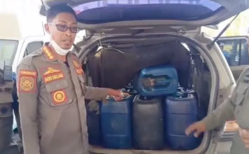 Satpol PP Kendari Temukan Jerigen BBM dalam Mobil di SPBU Depan Rabam Satpol PP Kendari Temukan Jerigen BBM dalam Mobil di SPBU Depan Rabam